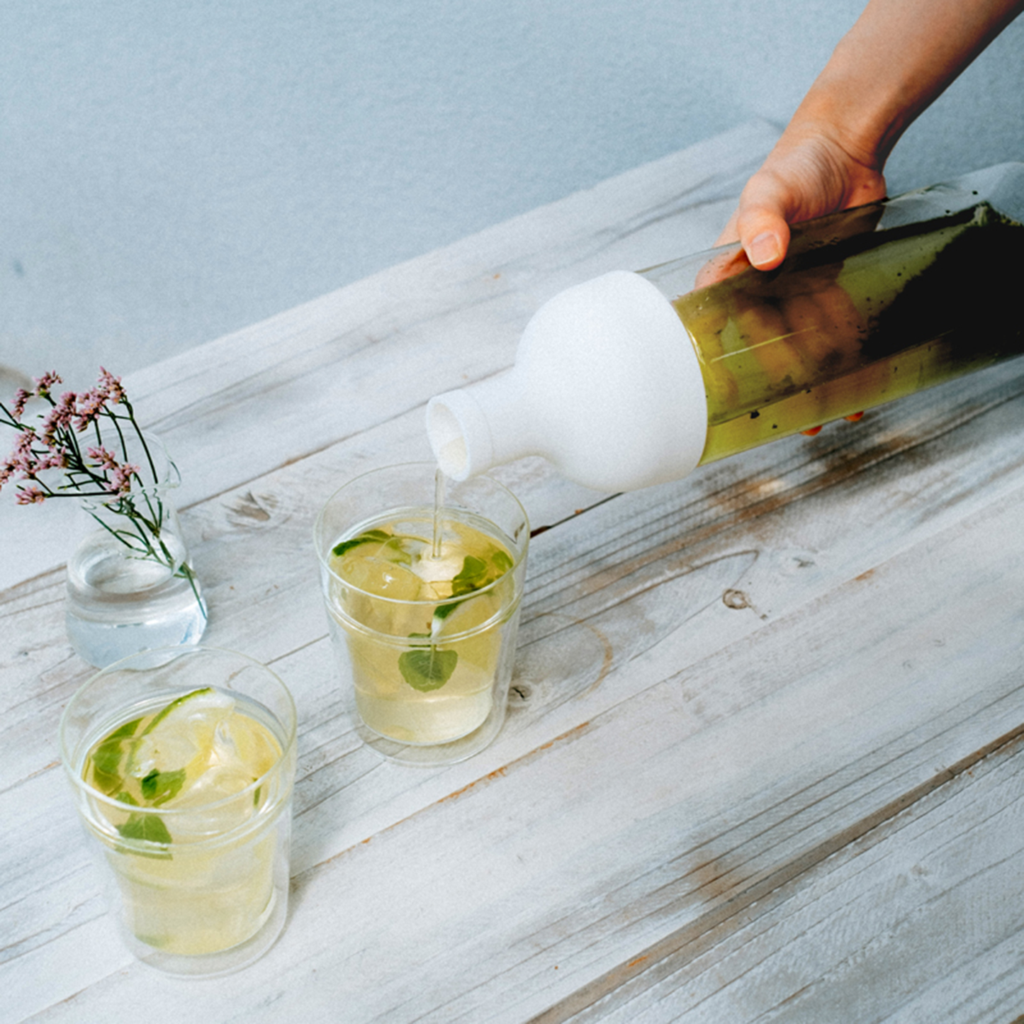 Hario • Filter-in Bottle White (750ml)